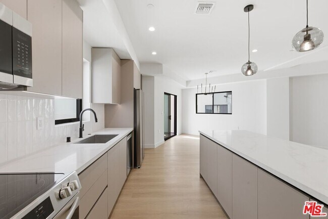 Building Photo - 3851 Don Tomaso Dr