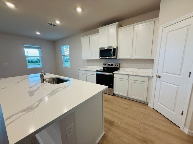 Building Photo - New build -  Be the 1st to move into this 4 bedroom home in Parish!