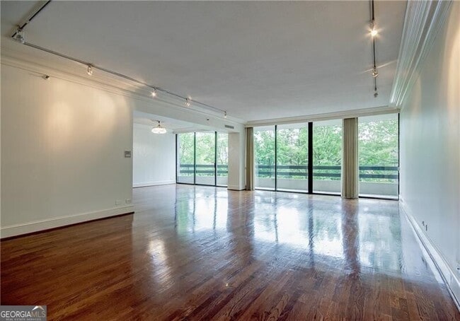 Building Photo - 2660 Peachtree Rd NW