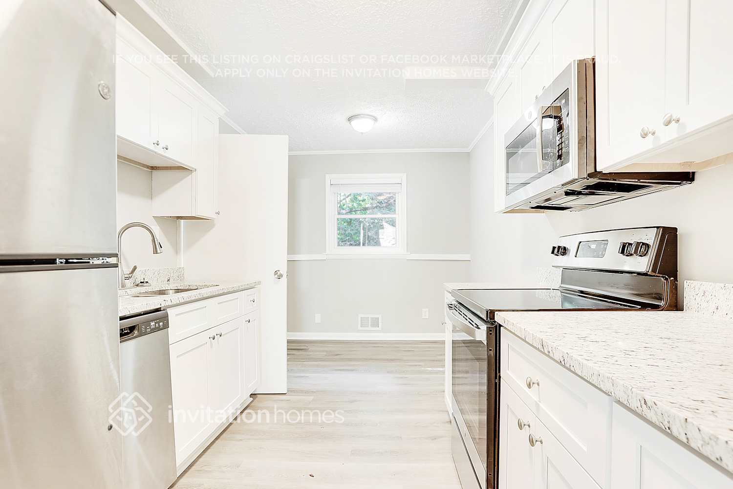 Building Photo - 2434 Shamrock Dr