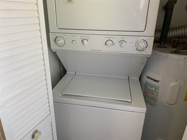 Building Photo - 600 Mary Beth Ave