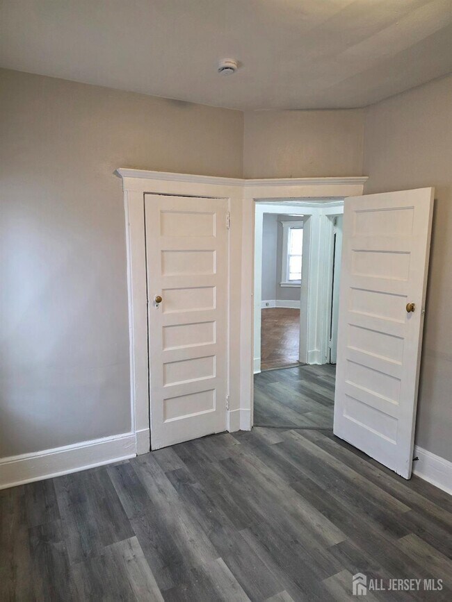 Building Photo - 473 N Grove St