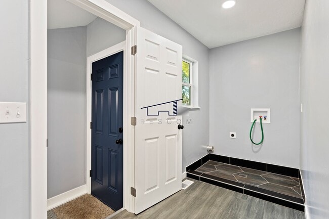 Building Photo - Updated Ogden 4 Bedroom 2 Bathroom Home Av...