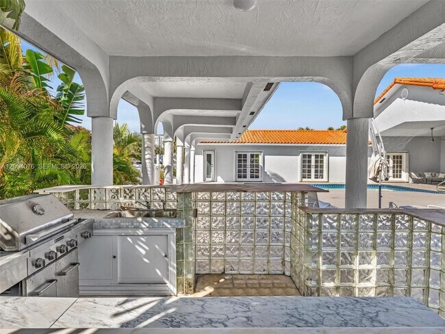 Building Photo - 12904 Banyan Rd