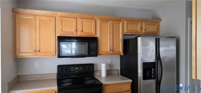 Building Photo - 4718 Twin Hickory Lake Dr