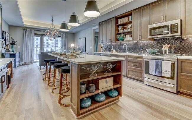 Building Photo - 2322 N Akard St