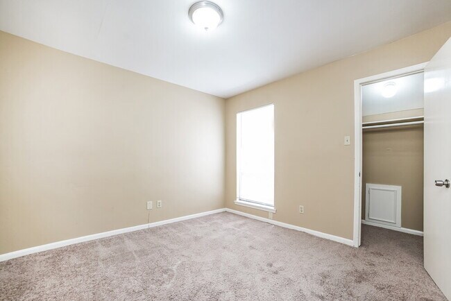 Building Photo - 13010 Ravensway Dr