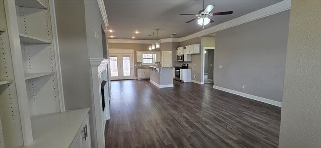 Building Photo - 902 Sugar Lf St