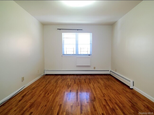 Building Photo - 1465 Burke Ave
