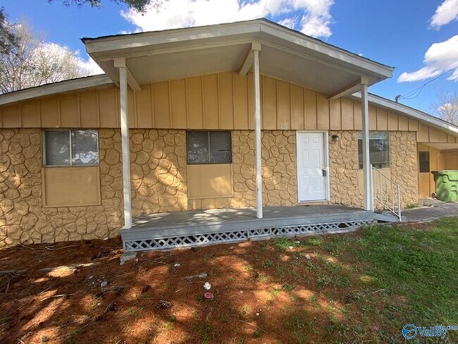 Primary Photo - 3203 Delisa Cir NW