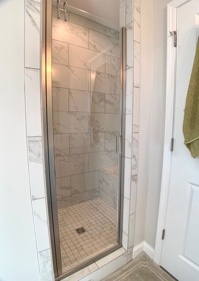 Building Photo - 585 Dexter Dr