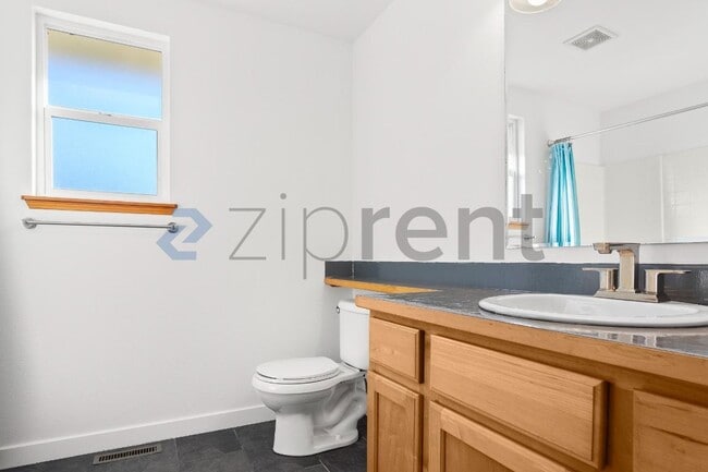 Building Photo - 8115 77th Ave NE