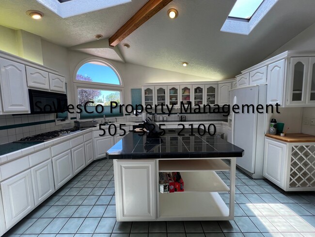 Building Photo - FULLY FURNISHED 4 Bedroom 2 Bath with Breathtaking Views