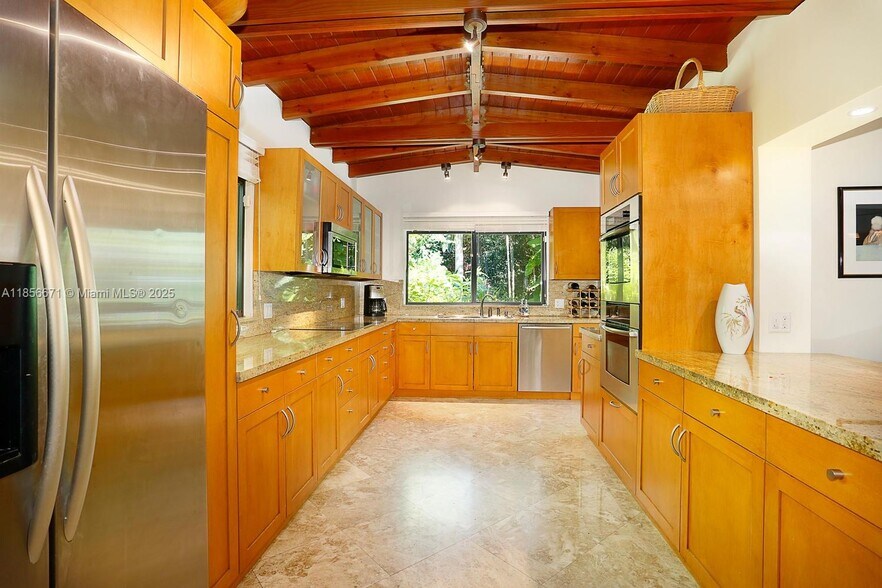 Building Photo - 2035 Tigertail Ave