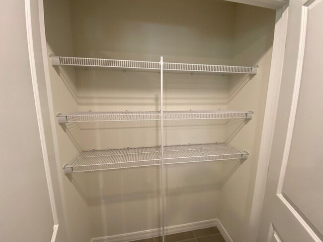 Building Photo - Desirable Lake Diamond Subdivision 3/2/2 **Won't Last**