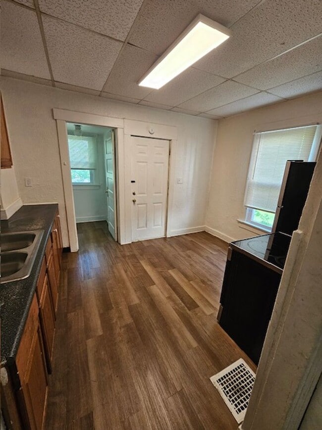 Building Photo - 201-203 Pleasant St.