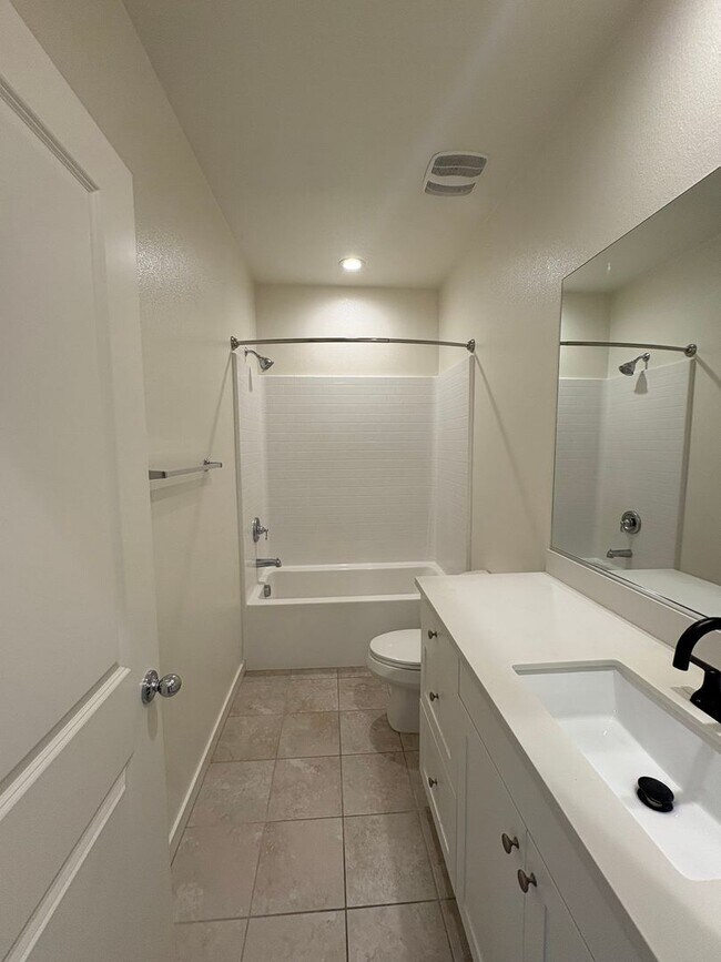 Building Photo - Spacious 3-Bedroom Townhome with Garage and Solar