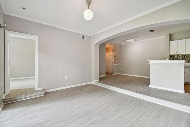 Building Photo - 9405 Crescent Loop Cir