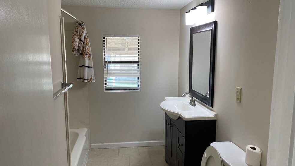 Building Photo - 912 Eighth St