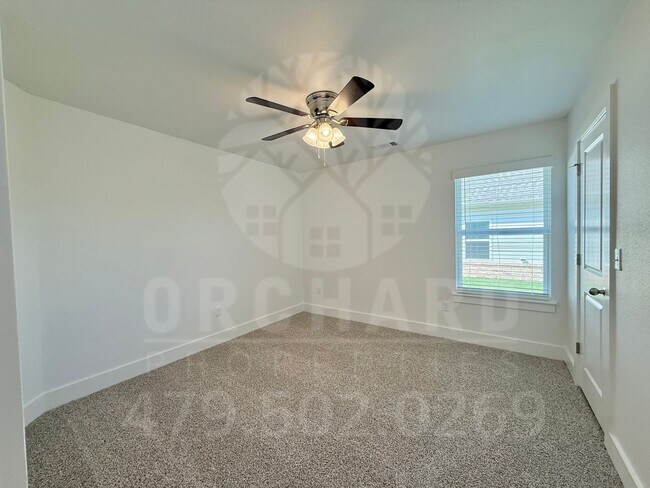 Building Photo - 2002 E Brookview Dr