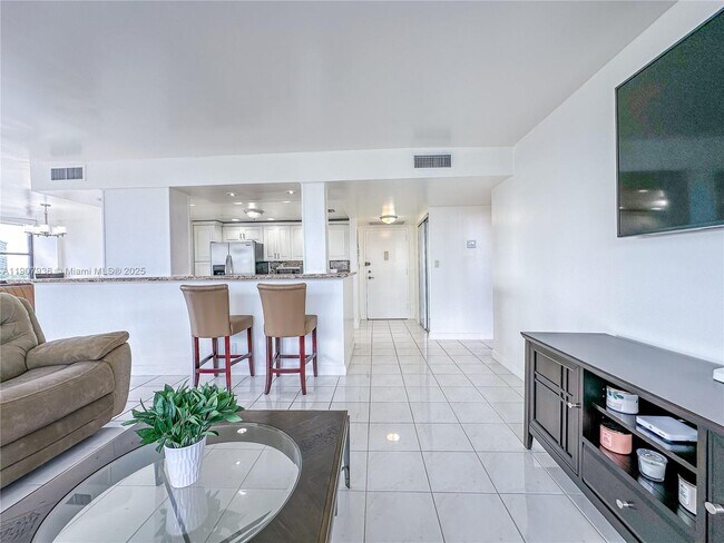 Building Photo - 800 Parkview Dr