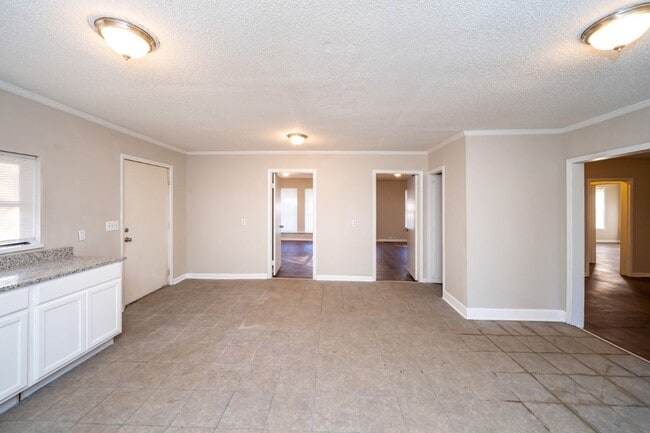 Building Photo - Charming Renovated 3-Bedroom Home in Dora!