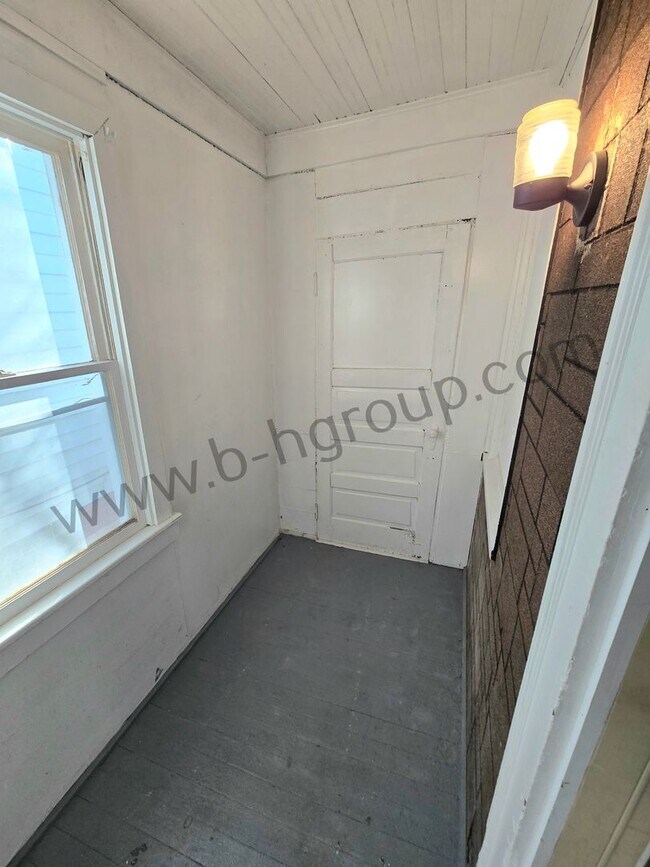 Building Photo - 821 48th St