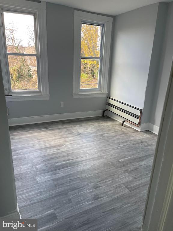 Building Photo - 127 E Coulter St