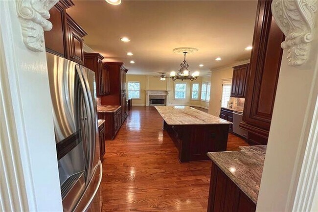 Building Photo - 330 Knollcrest Ct