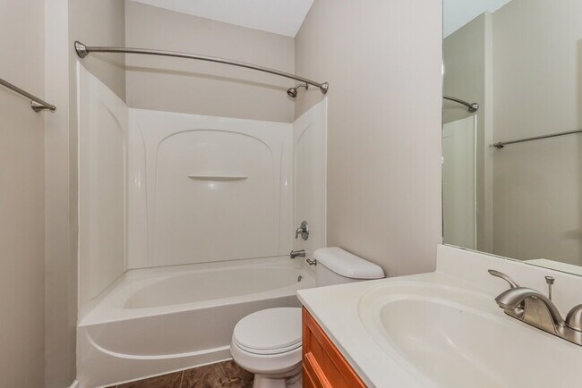 Building Photo - 1008 Solomon Ln