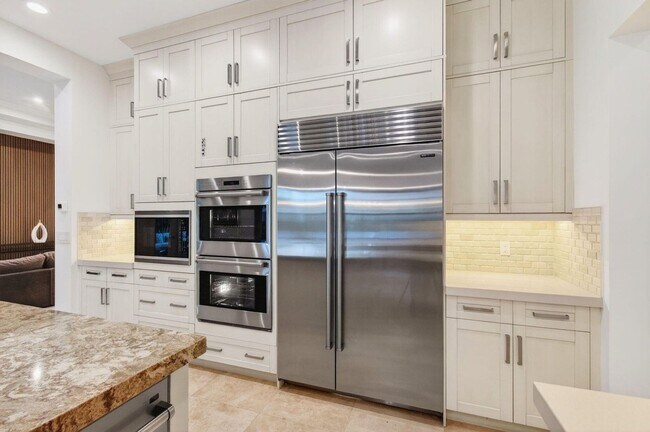 Building Photo - 17662 Cadena Dr