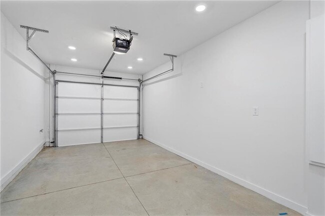 Building Photo - 371 Pratt Dr SE