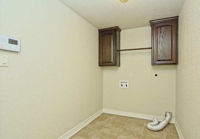 Building Photo - Harker Heights Home With Upgraded Features