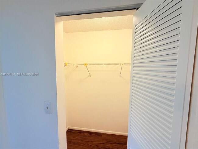 Building Photo - 107 Gardens Dr