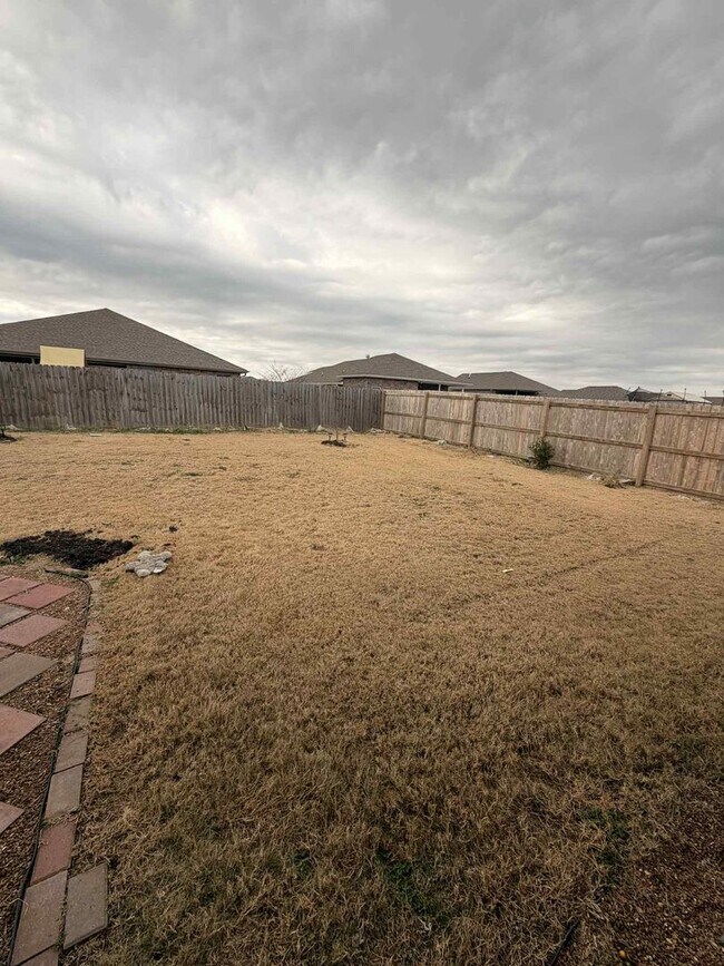 Building Photo - 329 E Greystone Square