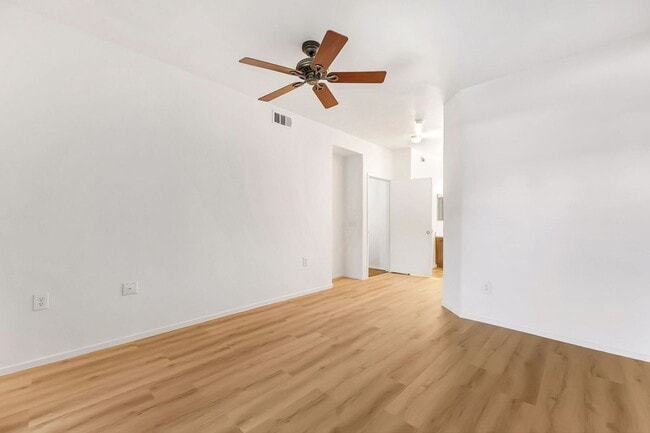 Building Photo - Spacious single-level, first-floor unit featuring 3 bedrooms and 2 bathrooms.