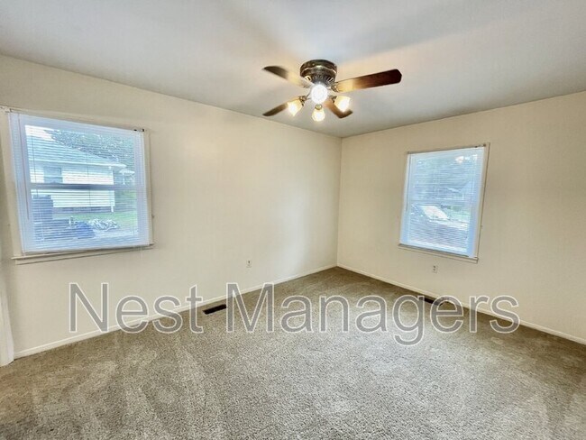 Building Photo - 717 Rockwood Dr