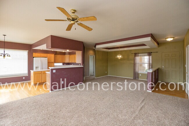 Building Photo - 3305 Hollycrest Dr