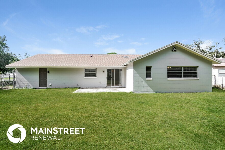Building Photo - 5695 Oak Hill Manor Dr