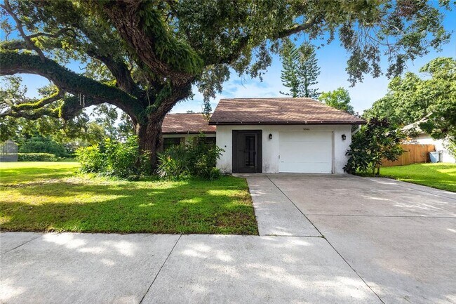 Building Photo - 5846 Deer Hollow Ln E