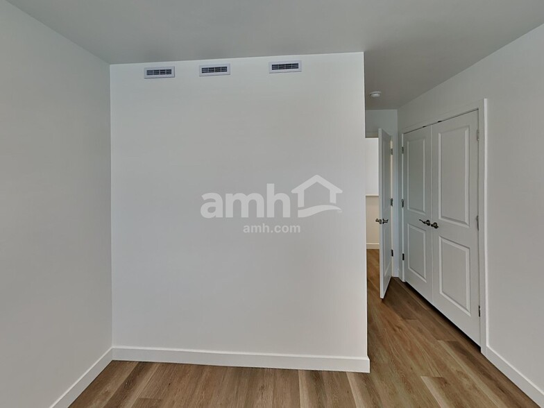 Building Photo - 6544 E Paseo Alga