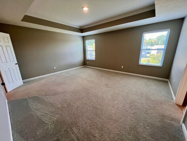 Building Photo - 2105 Canterbury Dr