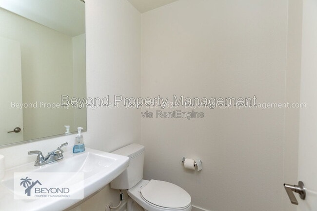 Building Photo - 5461 Seacliff Pl