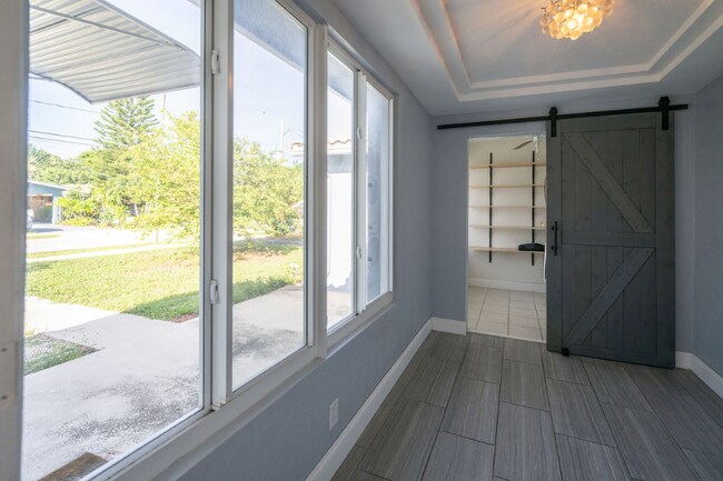 Building Photo - 902 NE 34th St