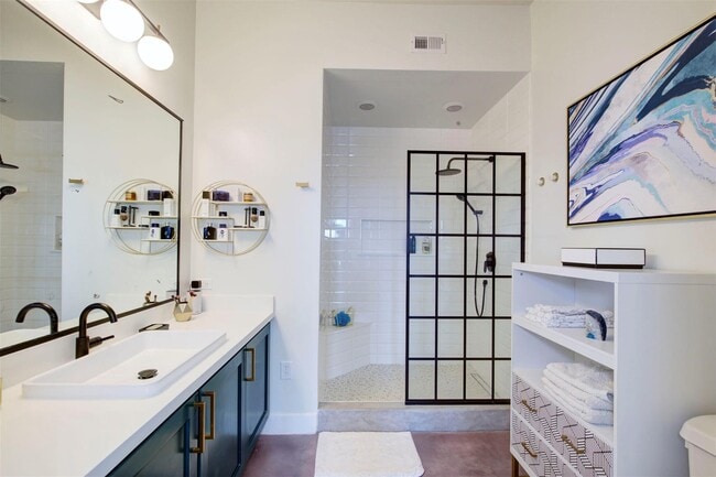 Building Photo - 1010 Rosine St