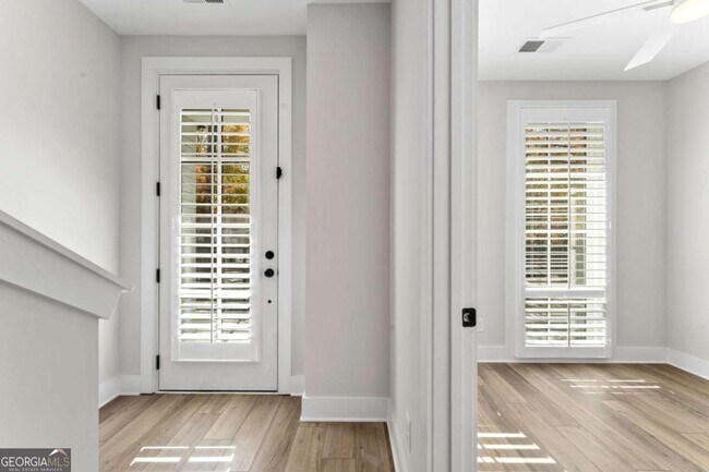 Building Photo - 1272 Longreen Ter NW