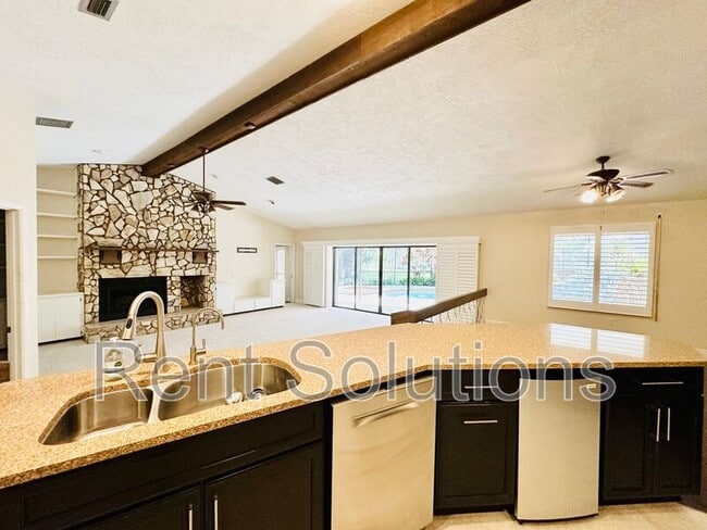 Building Photo - 3015 Tall Pine Dr