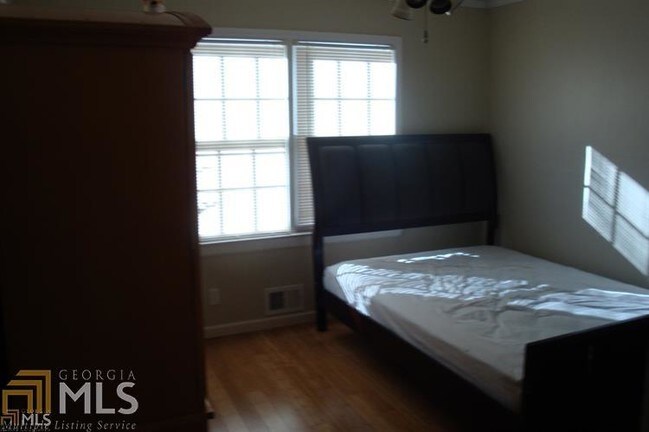 Building Photo - 2995 Riviera Dr