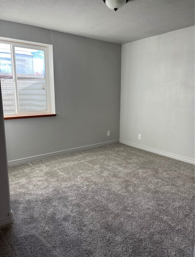 Building Photo - 335 Chokecherry Cir