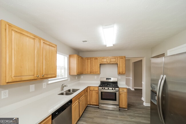 Building Photo - 2560 S Hills